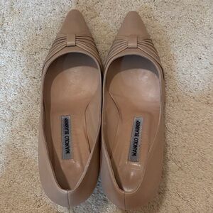 Manolo Blahnik Beige Leather Flats